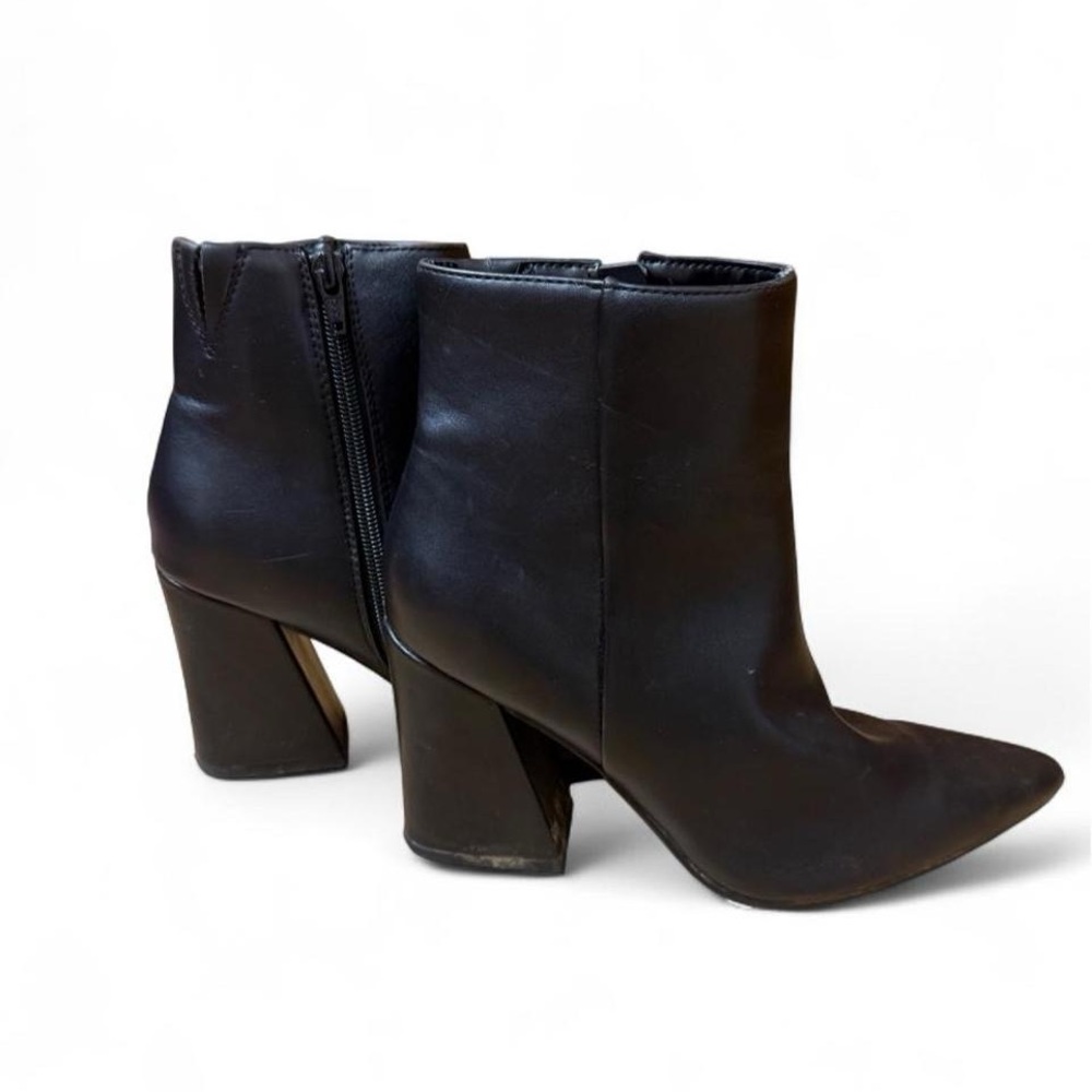 Women’s Black Leather Pointed-Toe Ankle Boots